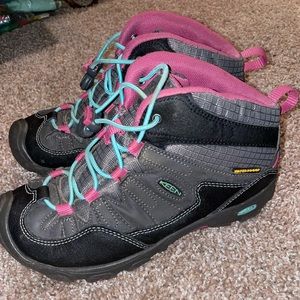 Great condition children’s hiking boots size 13
